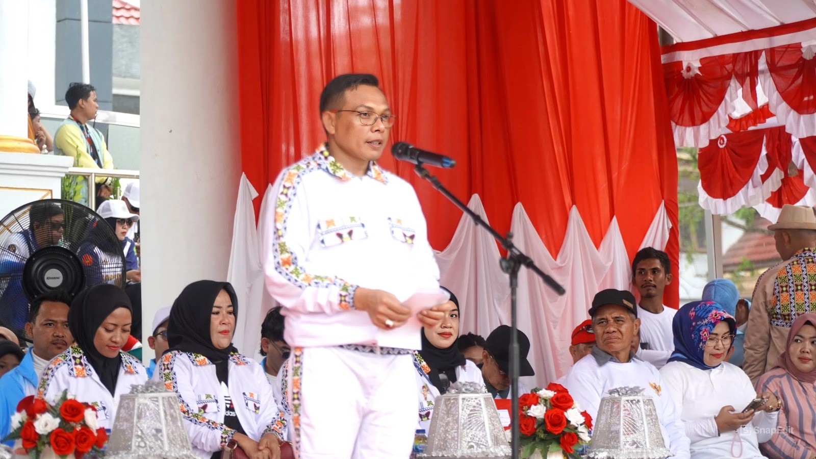 Bupati Konawe Buka PORSENI HUT ke-80 RI di Halaman Kantor Bupati