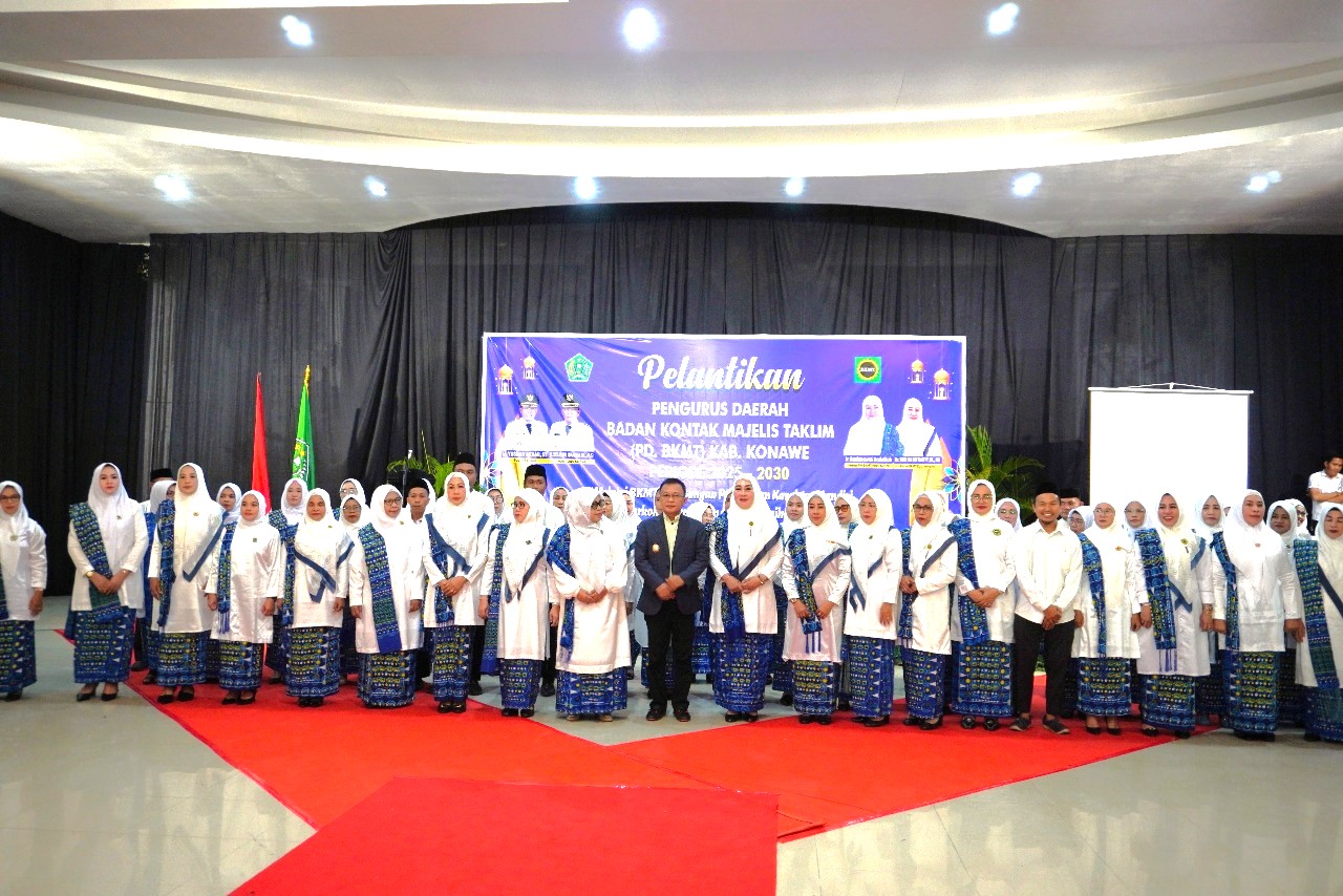 Wakil Bupati Konawe Resmi Kukuhkan Pengurus BKMT 2025–2030