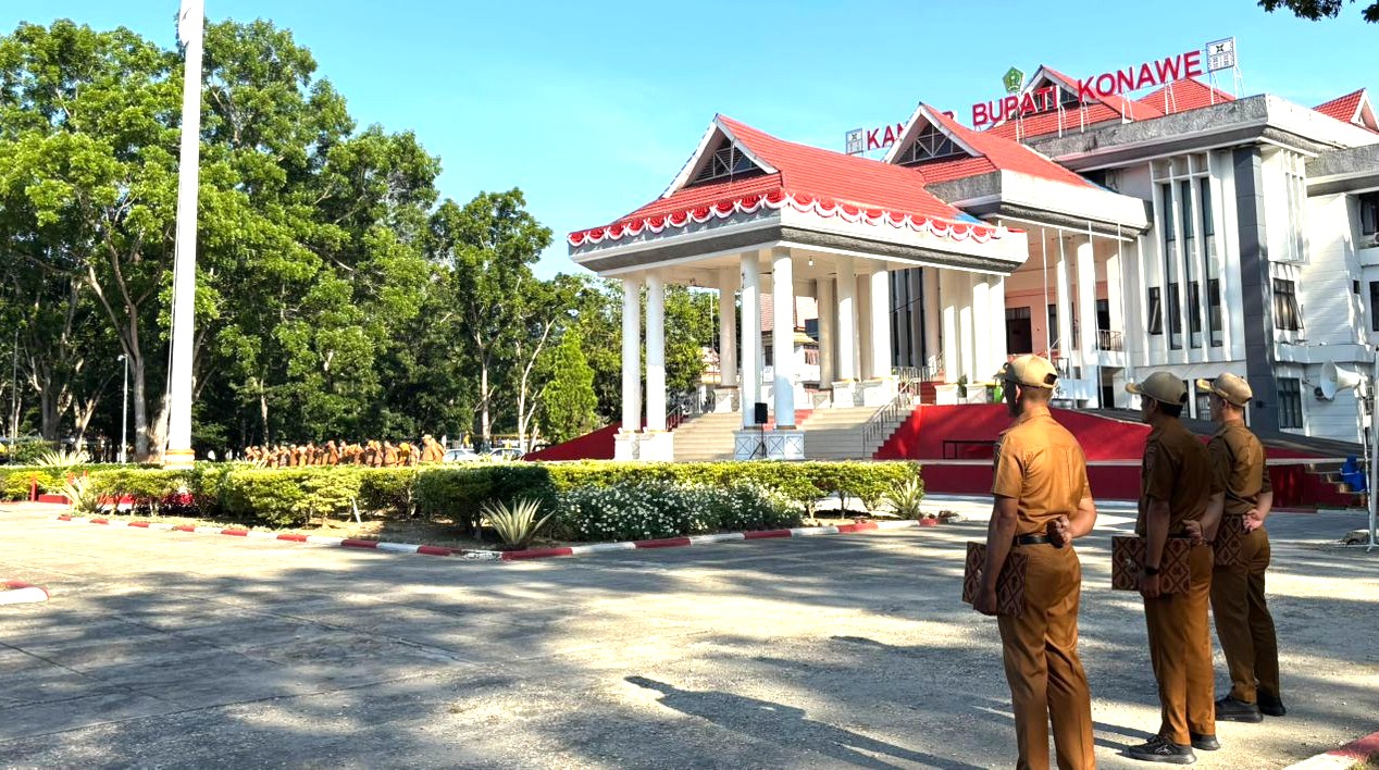 Sekda Konawe Pimpin Apel Gabungan di Halaman Kantor Bupati Konawe