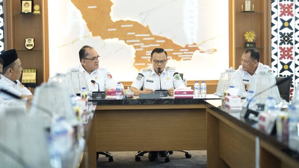 Bupati Konawe Hibahkan Tanah dan Bangunan kepada Bawaslu Konawe