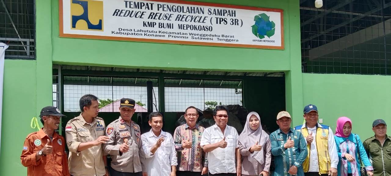Asisten III Wakili Bupati Konawe Serah Terima dan Resmikan Bangunan TPS 3R 2025