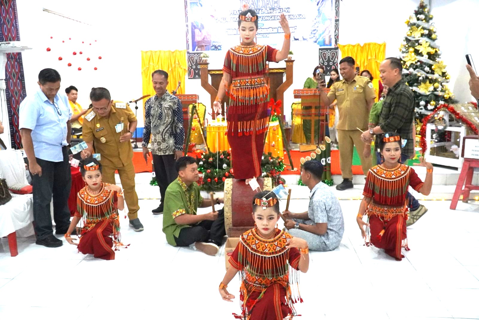 Natal dan HUT ke-7 Gereja Toraja, Wakil Bupati Konawe Beri Sambutan