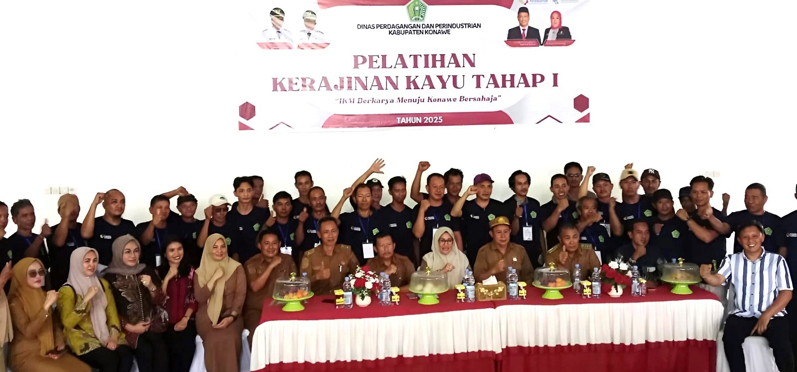 Asisten III Tutup Pelatihan Meubelir Kayu dan Serahkan Bantuan Peralatan