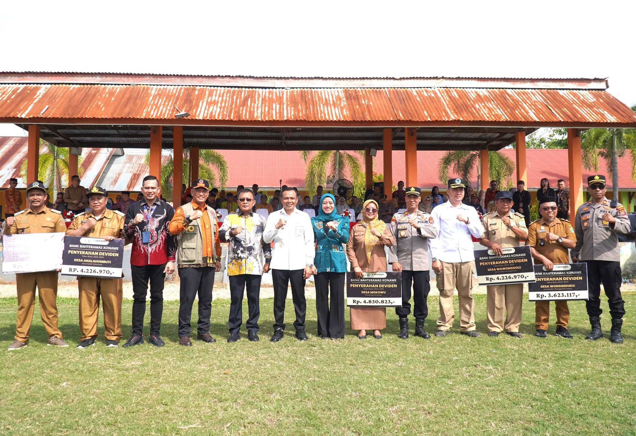 Momentum Hari Desa, Bupati Konawe Serahkan Dividen