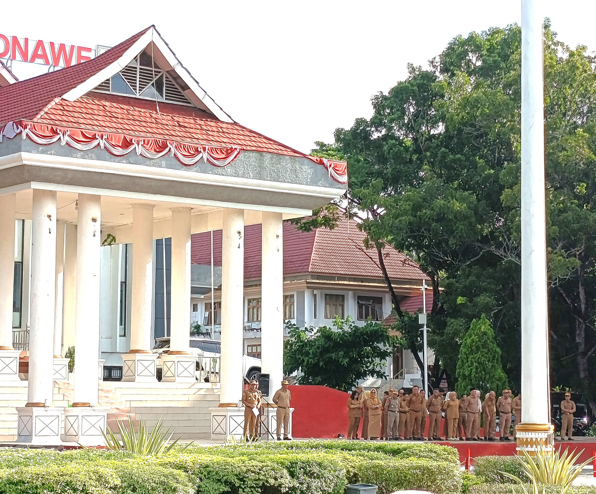 Bupati Konawe Pimpin Apel Gabungan ASN di Halaman Kantor Bupati