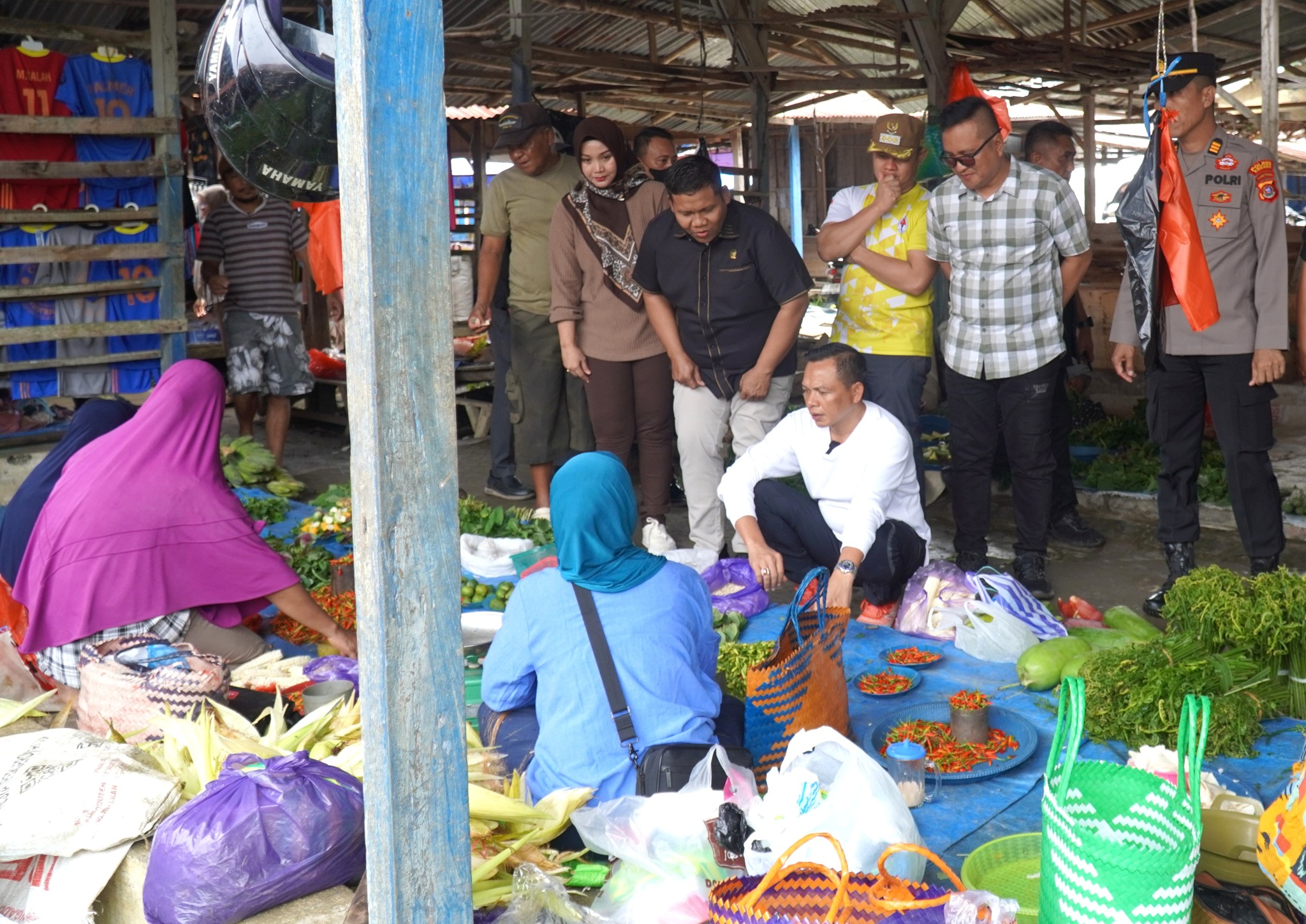 Bupati Konawe Pantau Harga Sembako di Pasar Sentral Tutuwi Motaha di Kel.Asinua