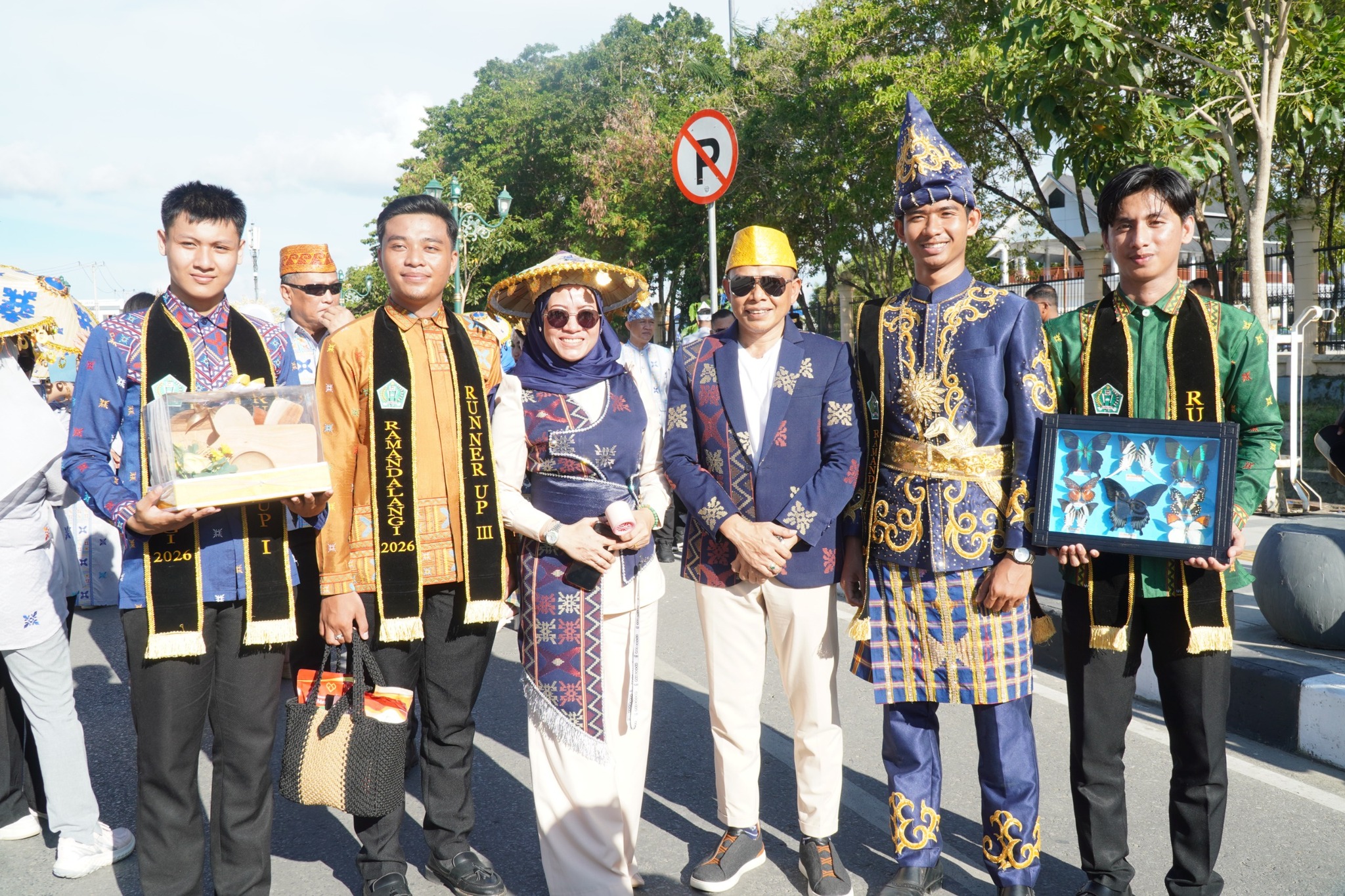 Semarak HUT Sultra, Bupati Konawe Ramaikan Pawai Budaya Harmoni